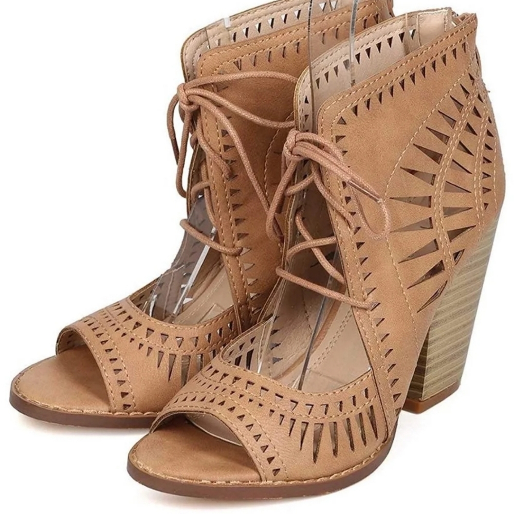 Cut out peeptoe sandals Tan